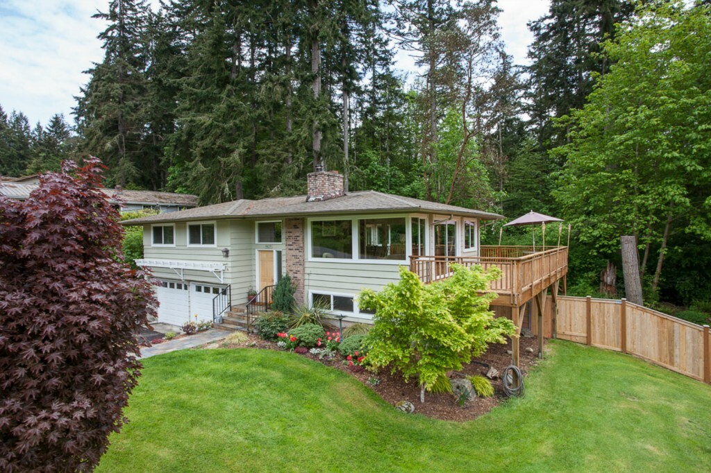 Property Photo:  9429 NE Viewcrest Ave  WA 98110 