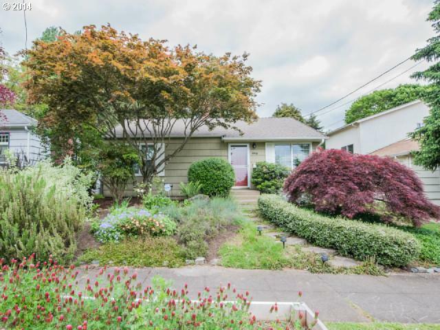 Property Photo: 7715 SE Market St OR 97215