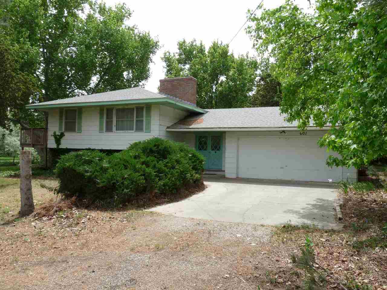 Property Photo:  601 Riverside Dr  WA 99353-5213 