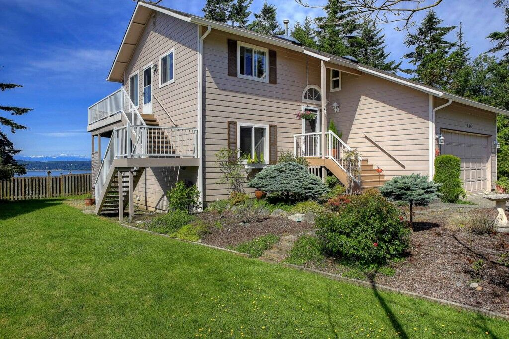 Property Photo: 746 Malabar Dr WA 98282