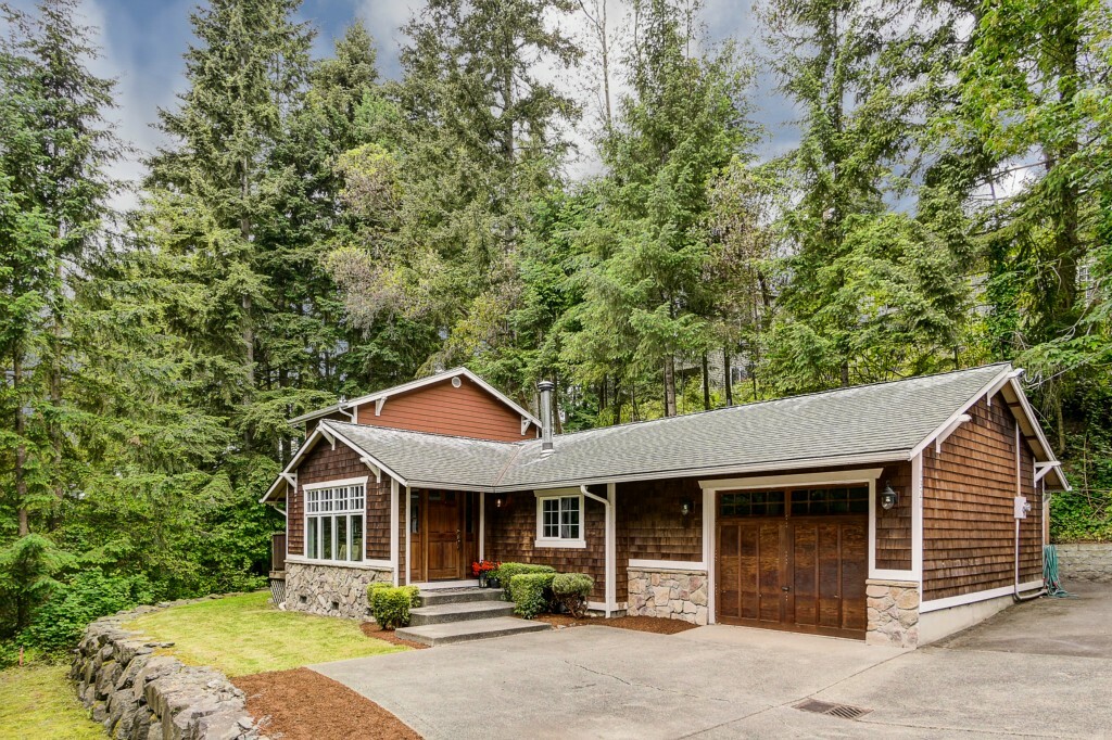 Property Photo:  1321 208th Ave NE  WA 98074 