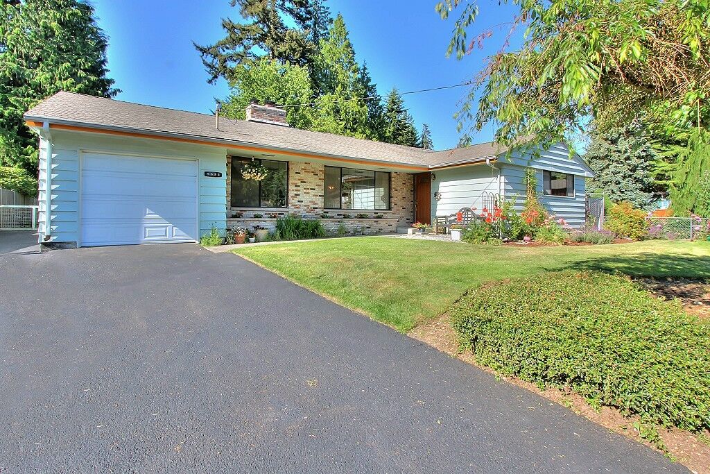Property Photo: 9511 235th St SW WA 98020
