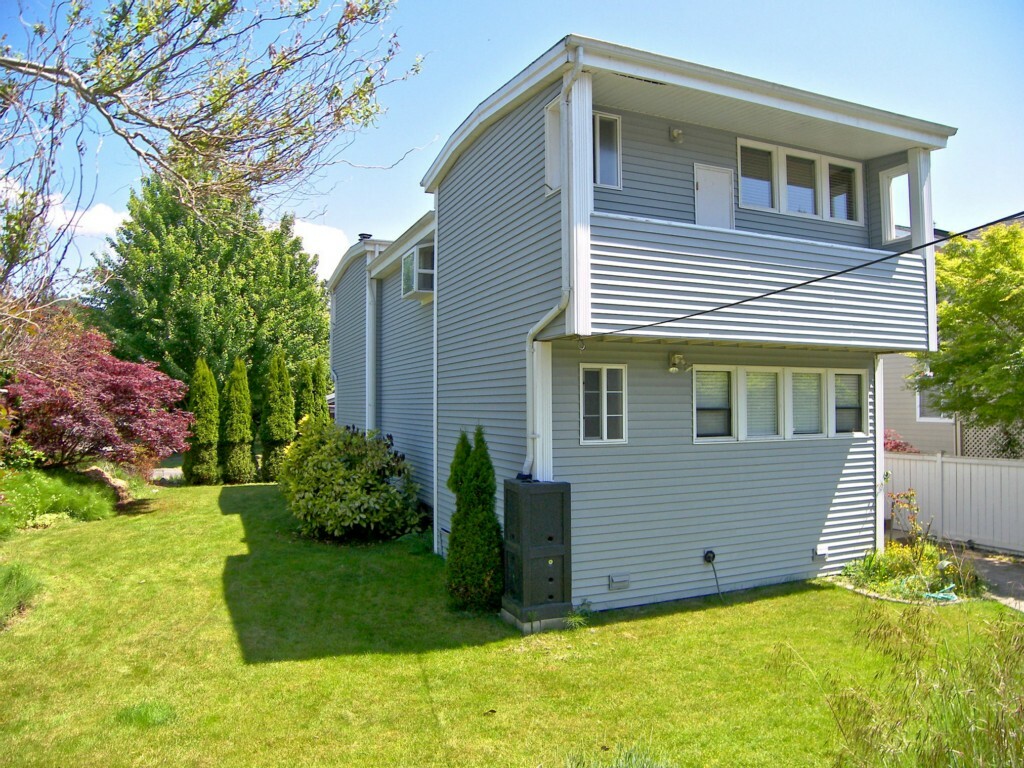 Property Photo:  922 N Shore Dr  WA 98226 