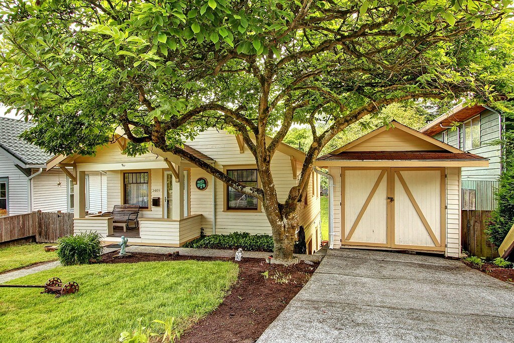 Property Photo:  3409 Nassau St  WA 98201 