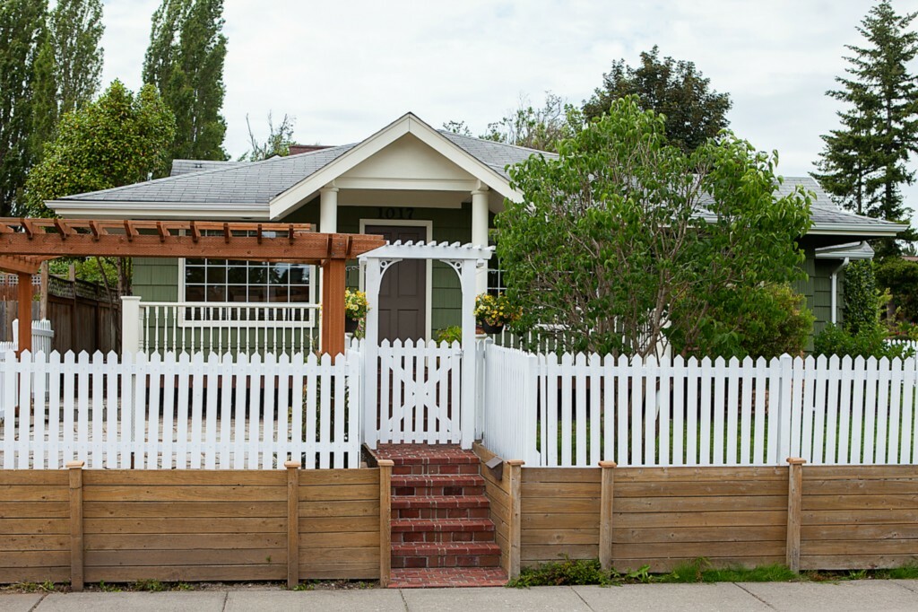 Property Photo:  1017 E North St  WA 98226 