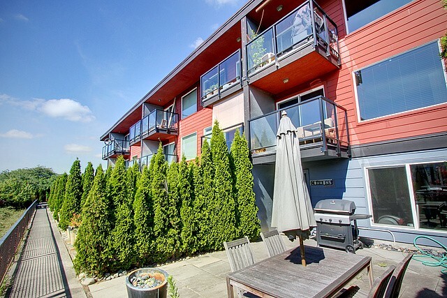 Property Photo:  3420 15th Ave W 206  WA 98119 