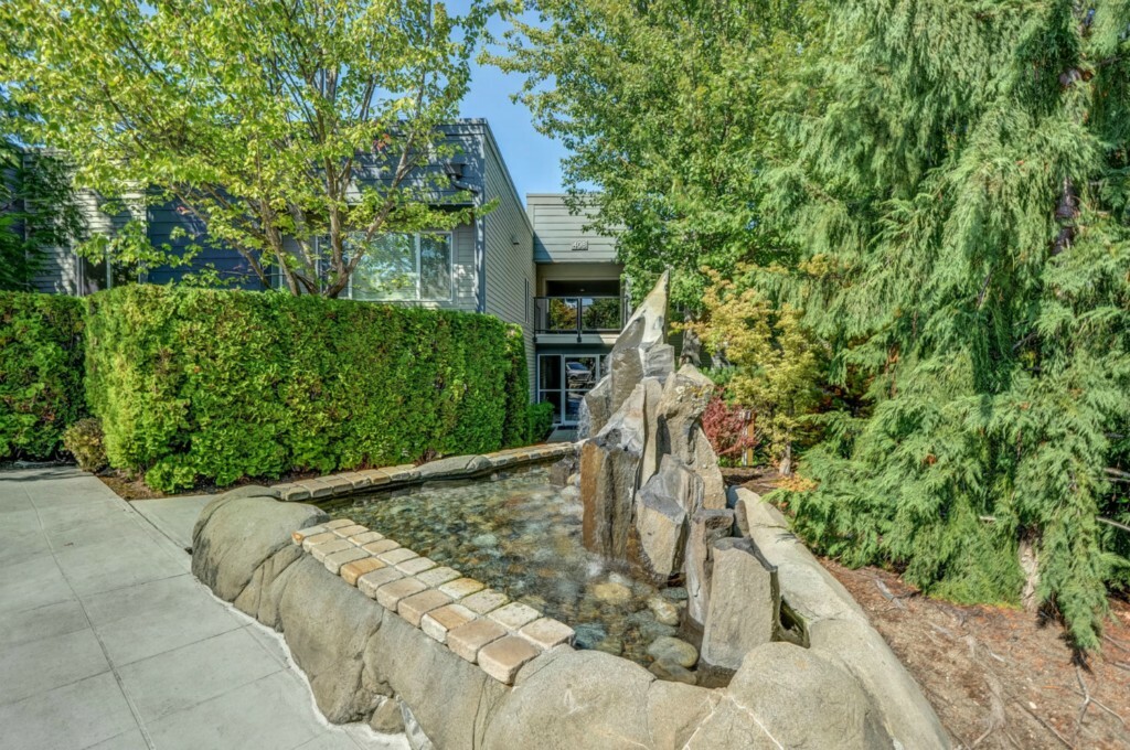 Property Photo:  408 2nd Ave S 102  WA 98033 