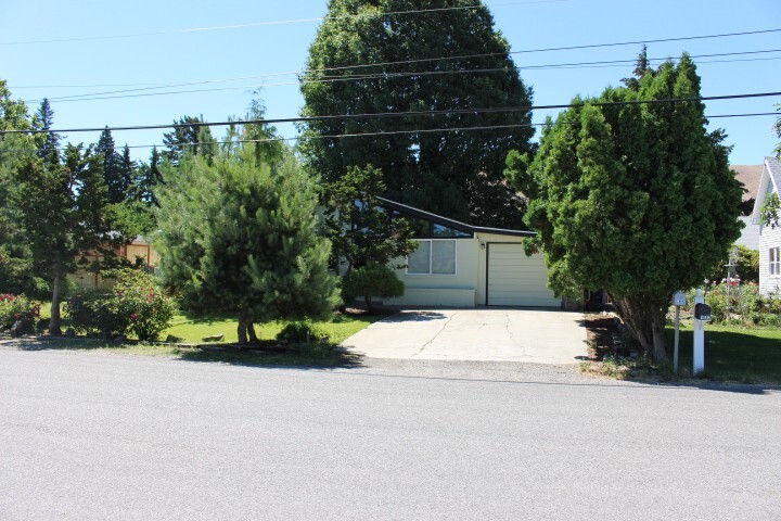 Property Photo: 1809 Castlerock Ave WA 98801