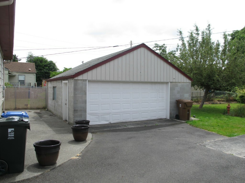 Property Photo: 3816 S Sheridan WA 98418
