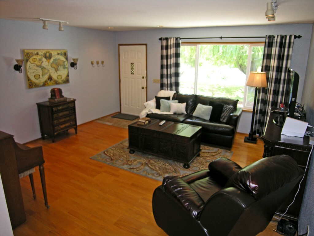 Property Photo: 808 W 1st St WA 98276