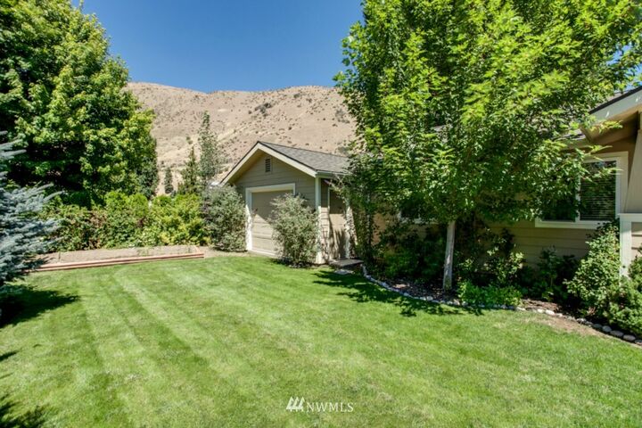 Property Photo:  5645 E Cashmere Street  WA 98815 