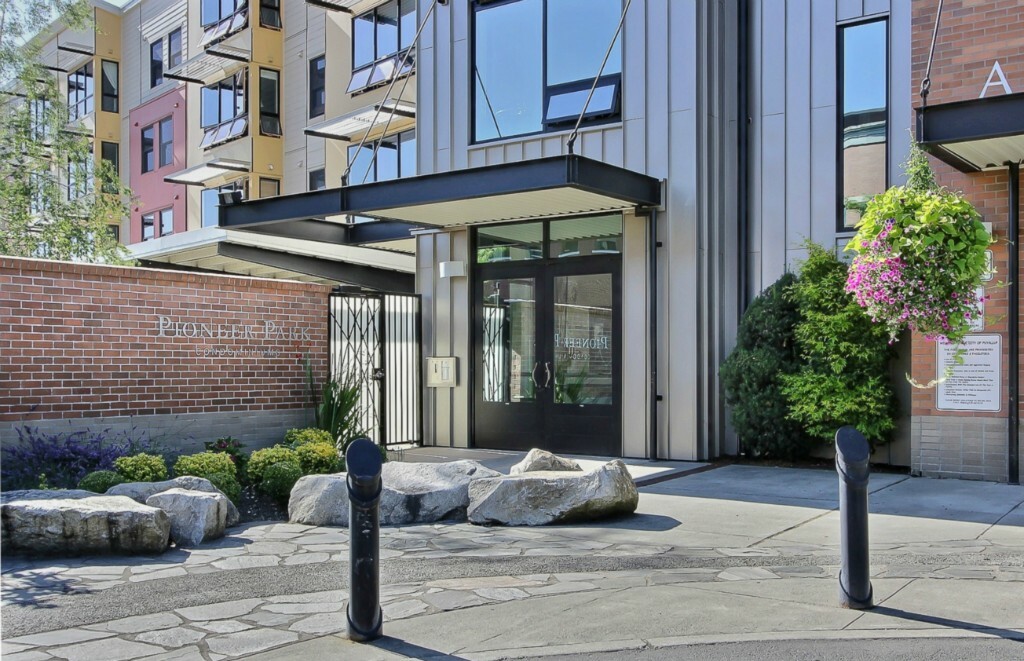 Property Photo:  210 W Pioneer Ave 306  WA 98371 