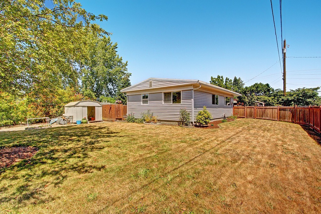 Property Photo:  687 Dayton Ave NE  WA 98056 