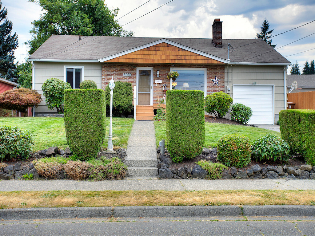 Property Photo:  2108 N Ferdinand St  WA 98406 