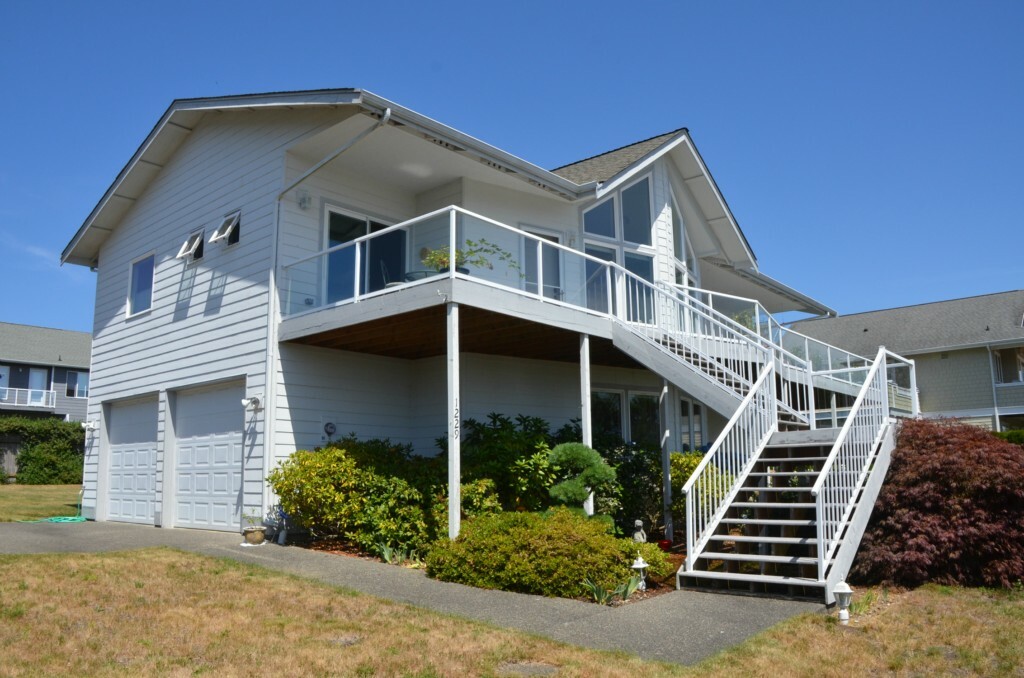 Property Photo:  1229 Queets Dr Fi  WA 98333 