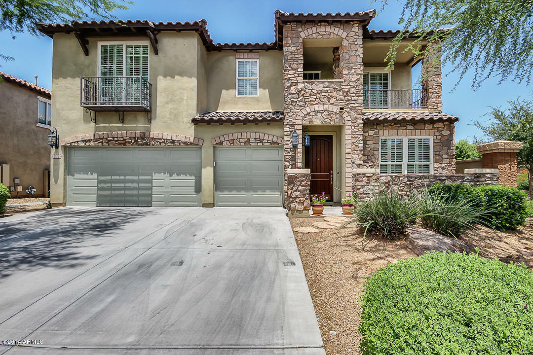 Property Photo:  836 E Blue Ridge Way  AZ 85249 