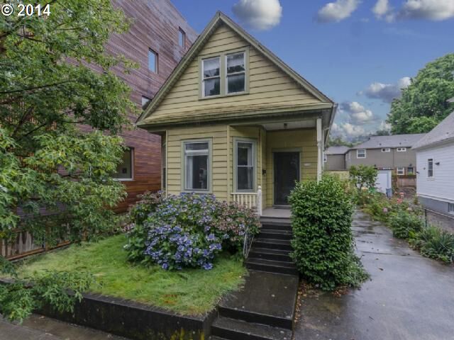 Property Photo:  2550 NW Thurman St  OR 97210 