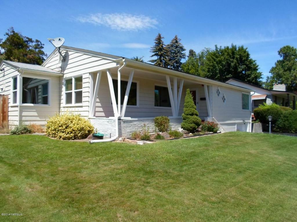 Property Photo: 808 S 31st Ave WA 98902