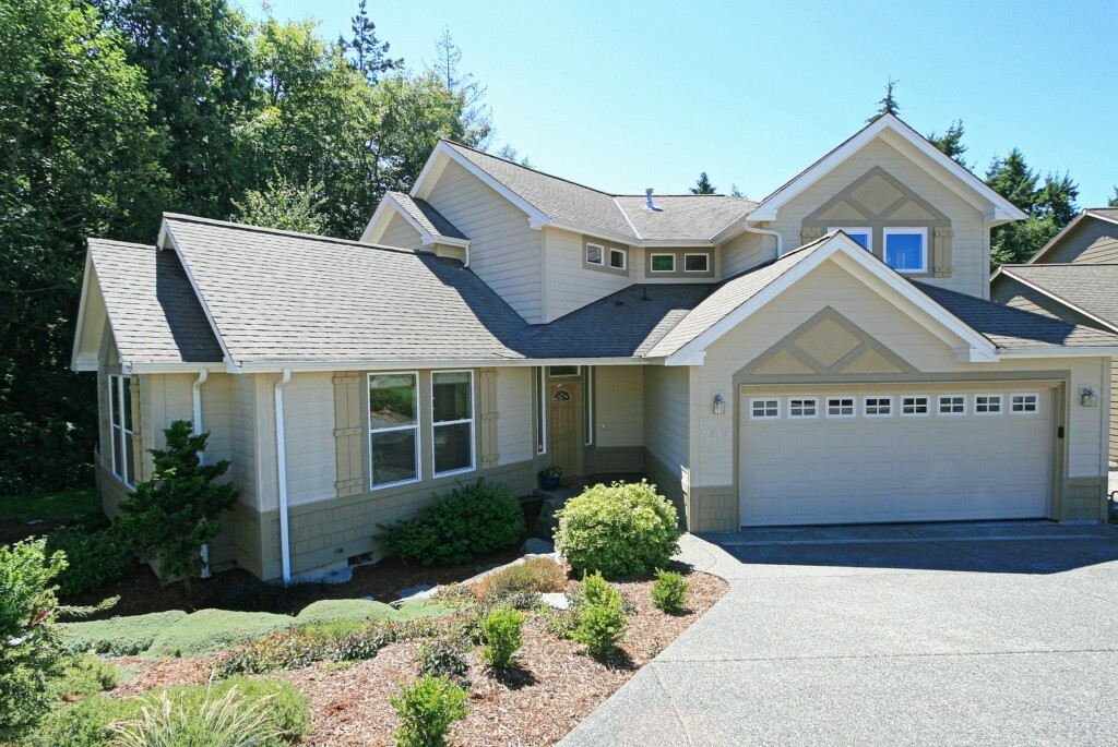 Property Photo: 1810 Lindsay Lp WA 98274