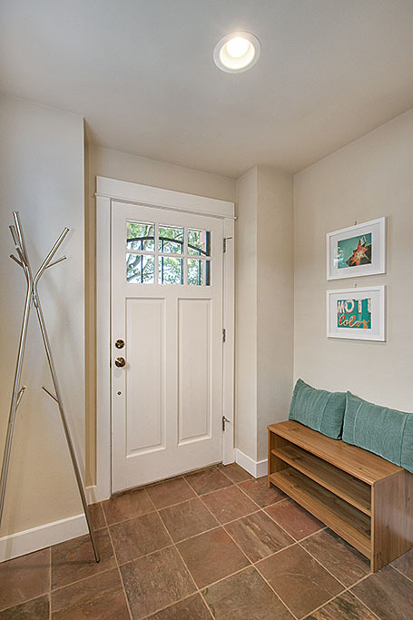 Property Photo:  914 18th Ave B  WA 98122 