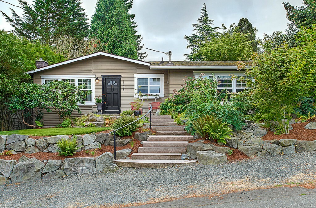 Property Photo:  1429 N 36th St  WA 98056 