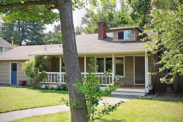 Property Photo:  3229 NE 104th St  WA 98125 