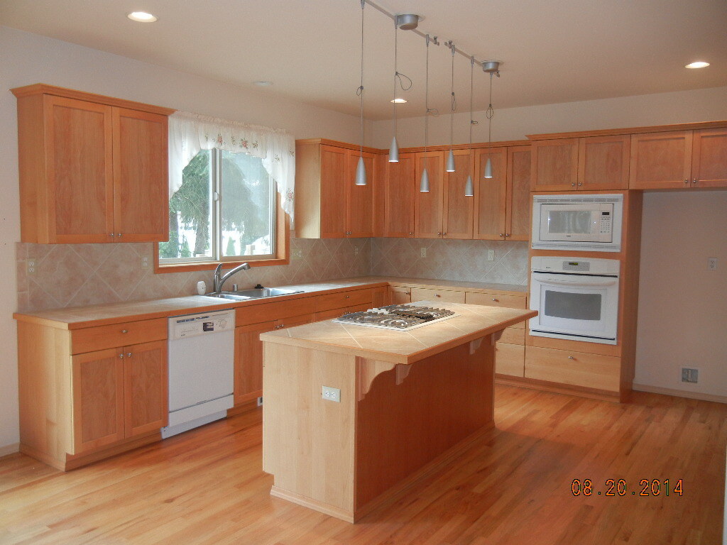 Property Photo: 35638 8th Ave SW WA 98023