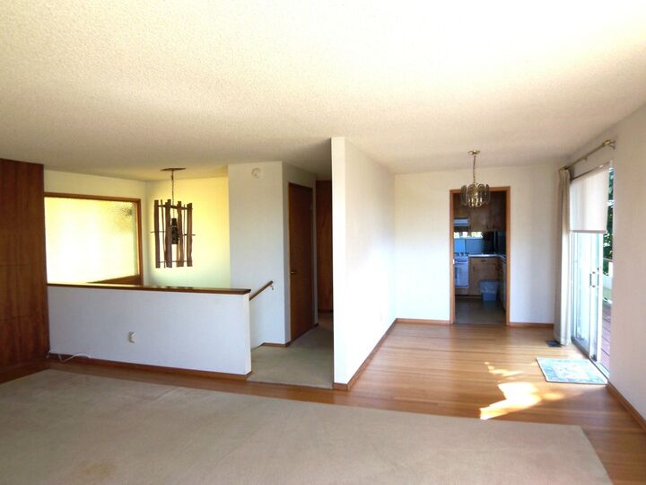 Property Photo:  820 Walnut St  WA 98020 