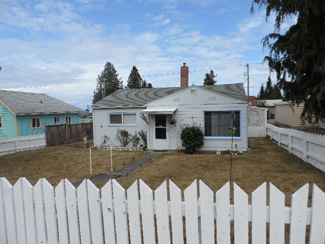 Property Photo:  1221 W 10th St  WA 98363 