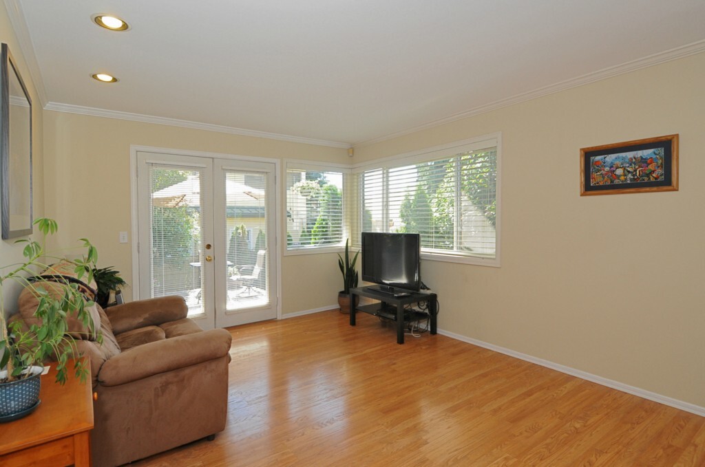 Property Photo: 4811 Phinney Ave N 102 WA 98103