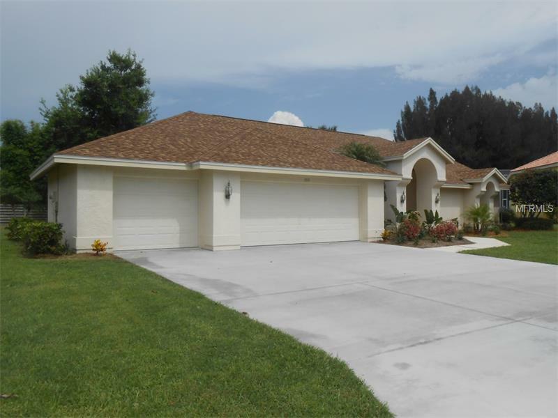 Property Photo:  4939 Fallcrest Circle  FL 34233 