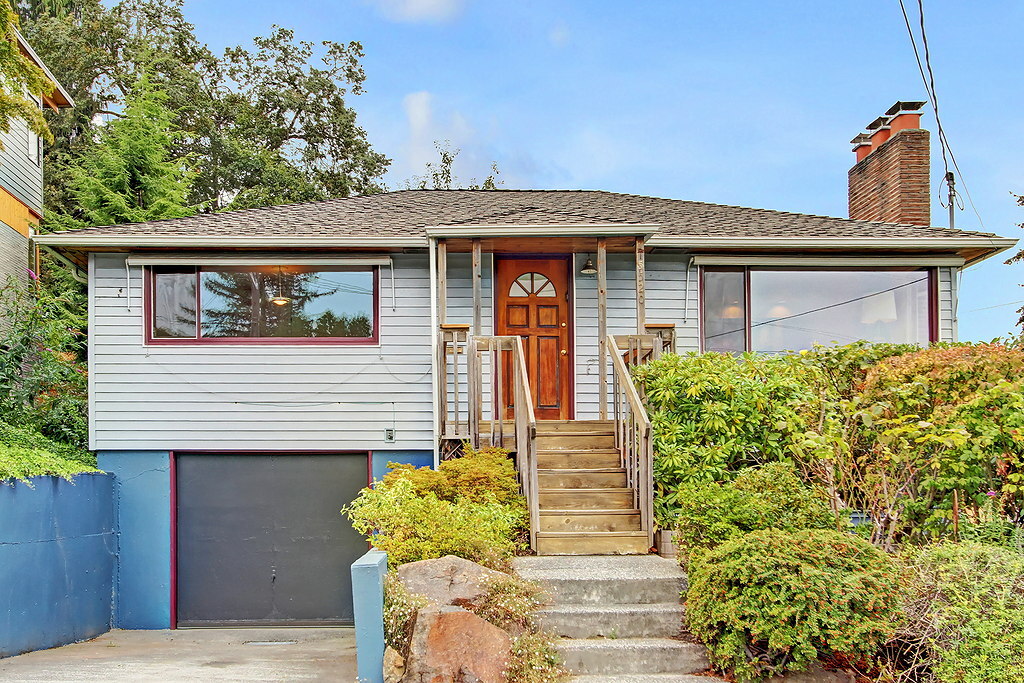 Property Photo:  5520 S Orcas St  WA 98118 