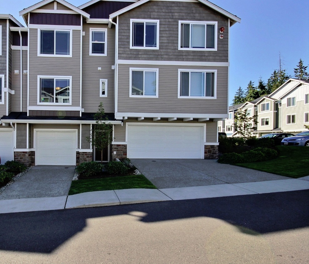 Property Photo:  15720 Manor Wy L5  WA 98087 