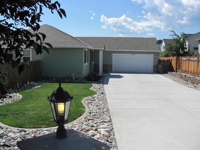 Property Photo:  1517  Ernie Court  WA 98801