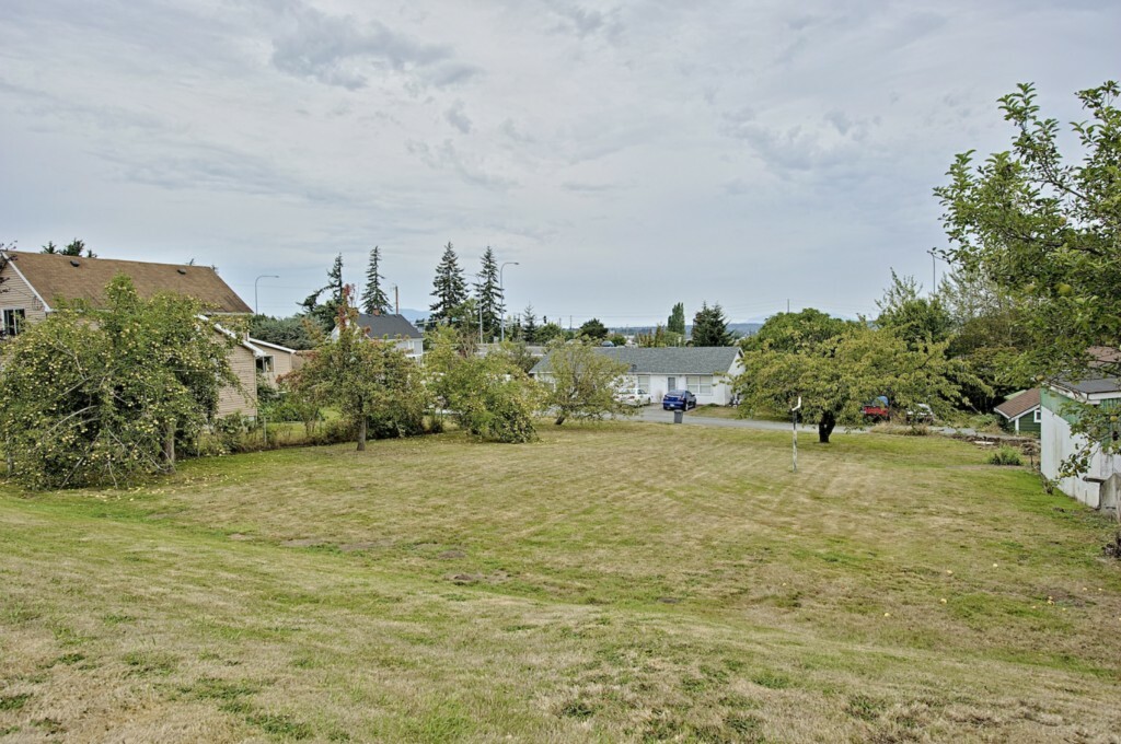 Property Photo:  708 37th St  WA 98221 