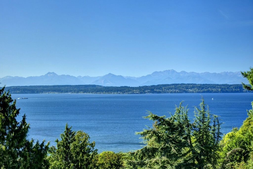 Property Photo: 4521 W McLaren St WA 98199