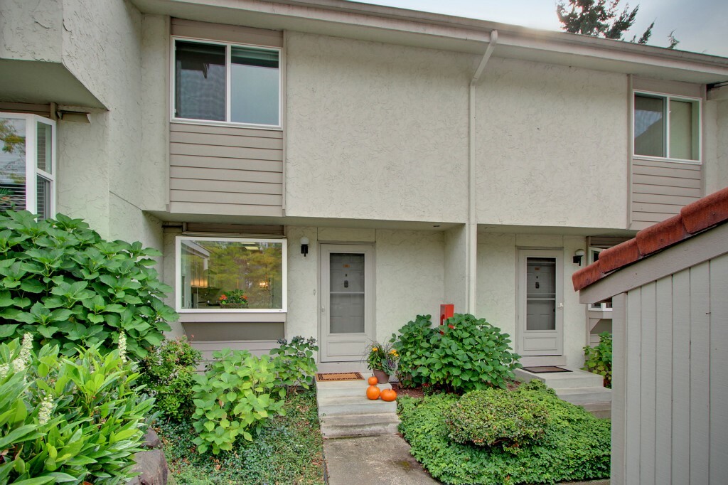 Property Photo: 12822 SE 41st Lane G104 WA 98006
