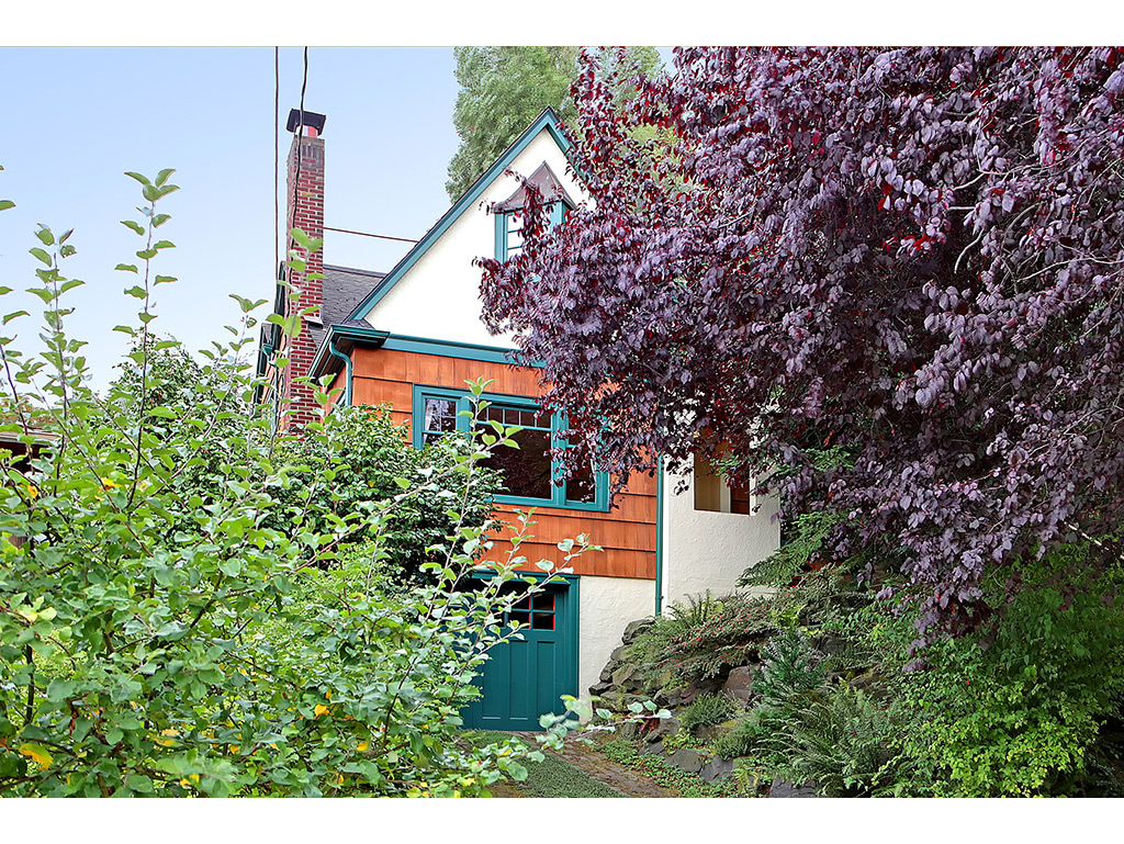 Property Photo:  2712 Mayfair Ave N  WA 98109 