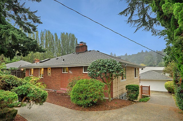 Property Photo:  1819 E Lynn St  WA 98112 