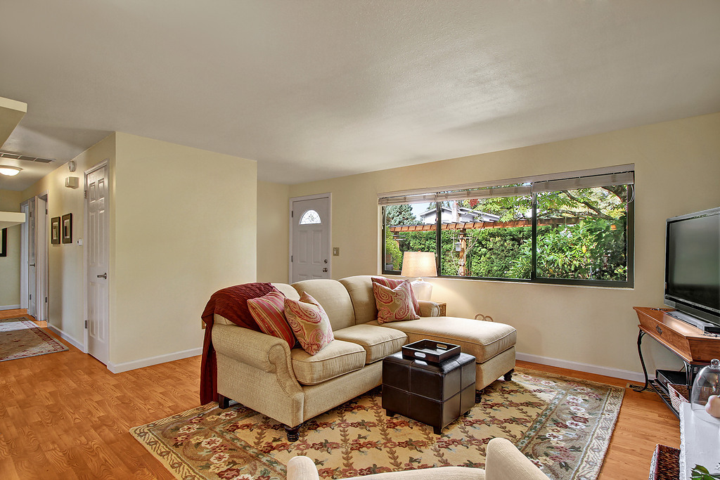 Property Photo: 8725 NE 140th St WA 98034