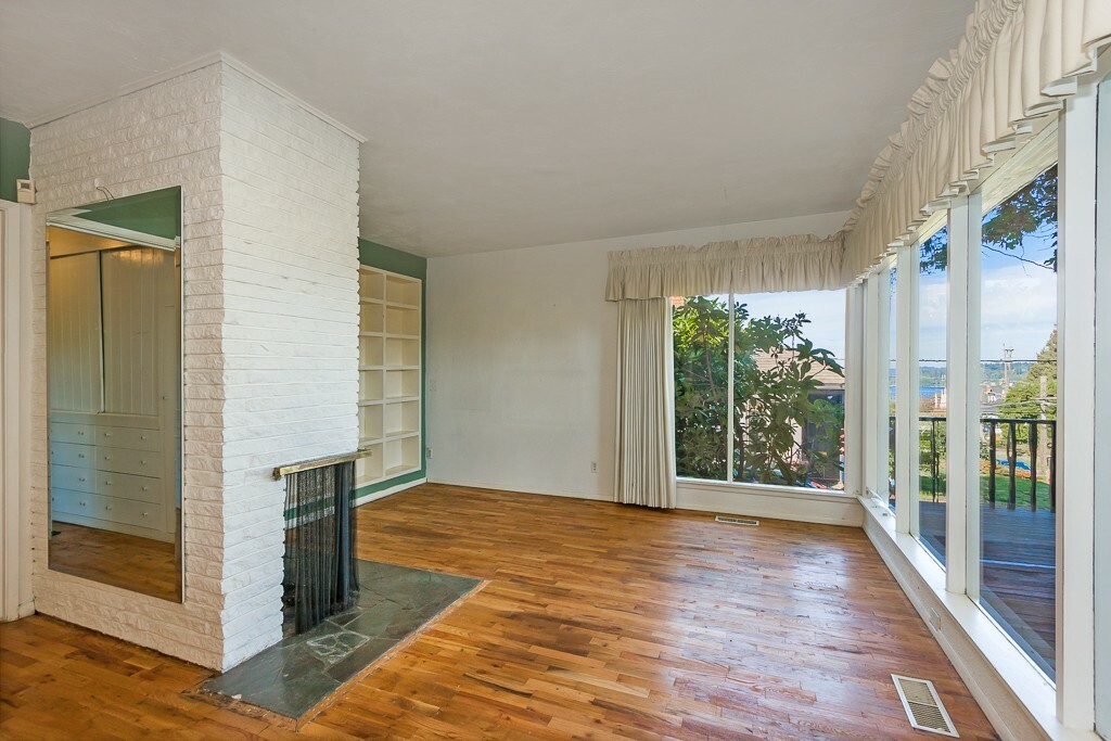 Property Photo: 10223 66th Ave S WA 98178