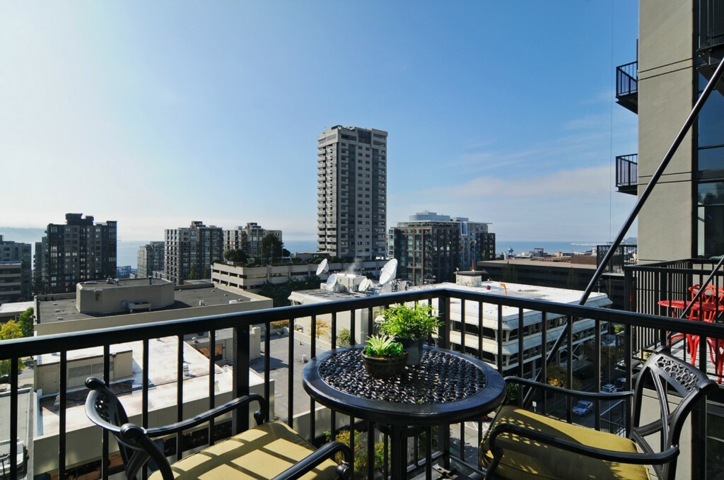 Property Photo: 2720 3rd Ave 911 WA 98121