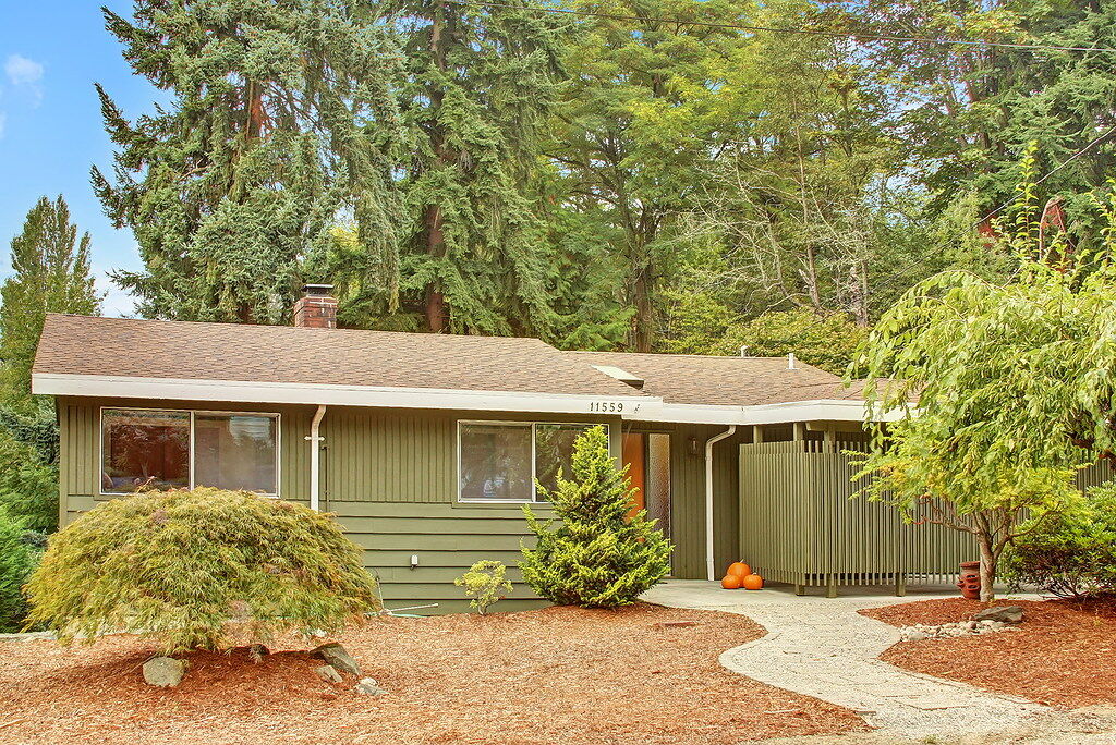 Property Photo: 11559 38th Ave NE WA 98125