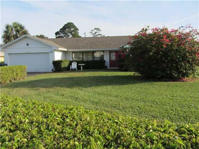Property Photo:  7426 Oakmont Drive  FL 33467 