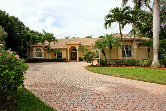 Property Photo: 10259 Allamanda Circle FL 33410