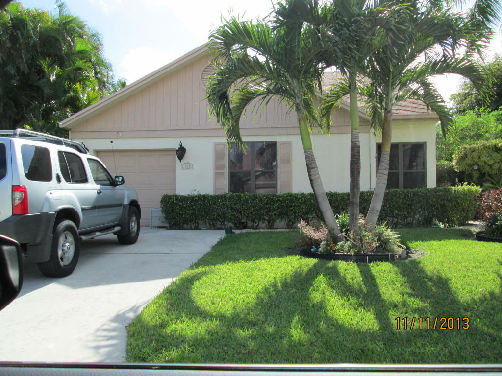 Property Photo:  132 Tara Lakes Drive W  FL 33436 