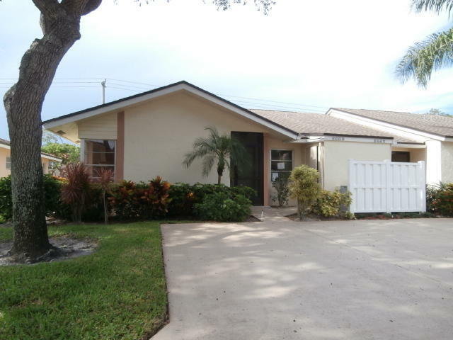 Property Photo:  8669 Sunbird Place  FL 33496 