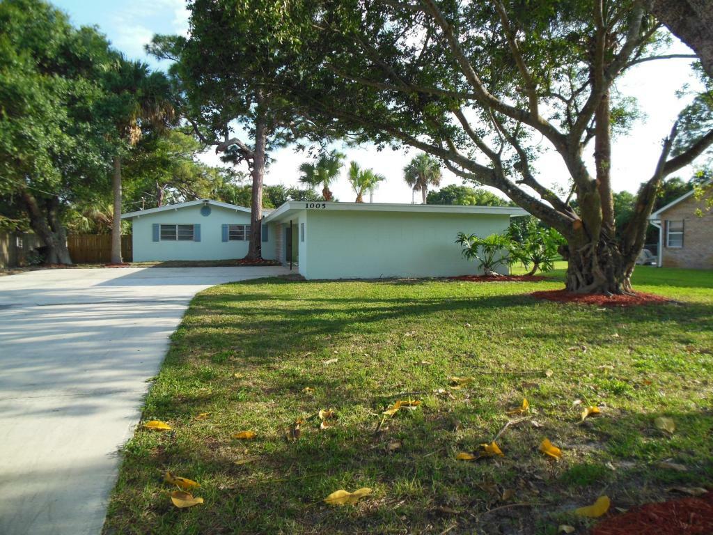 Property Photo:  1005 Trinidad Avenue  FL 34982 