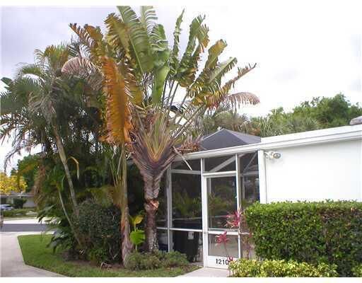 Property Photo:  12103 Myrtle Oak Court  FL 33410 