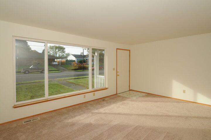 Property Photo: 705 6th St SE WA 98002